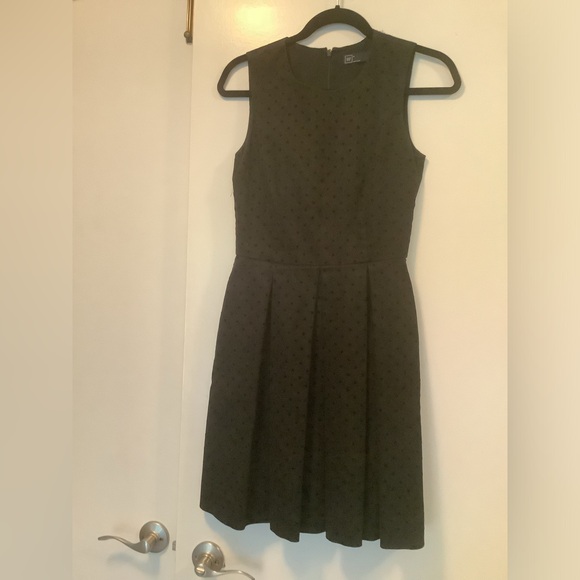 GAP Black Textured Polka Dot Dress, size 0 - Picture 1 of 6